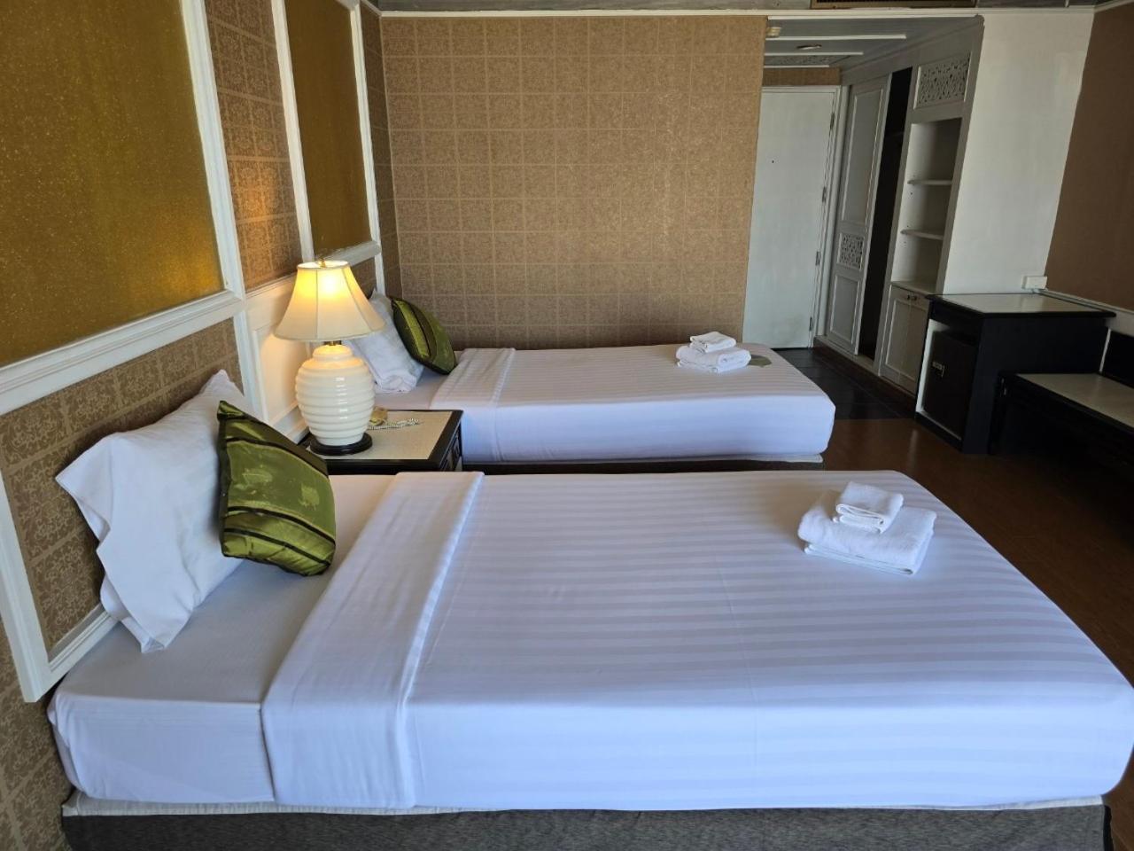 First Pacific Cirrus Otel Pattaya Dış mekan fotoğraf