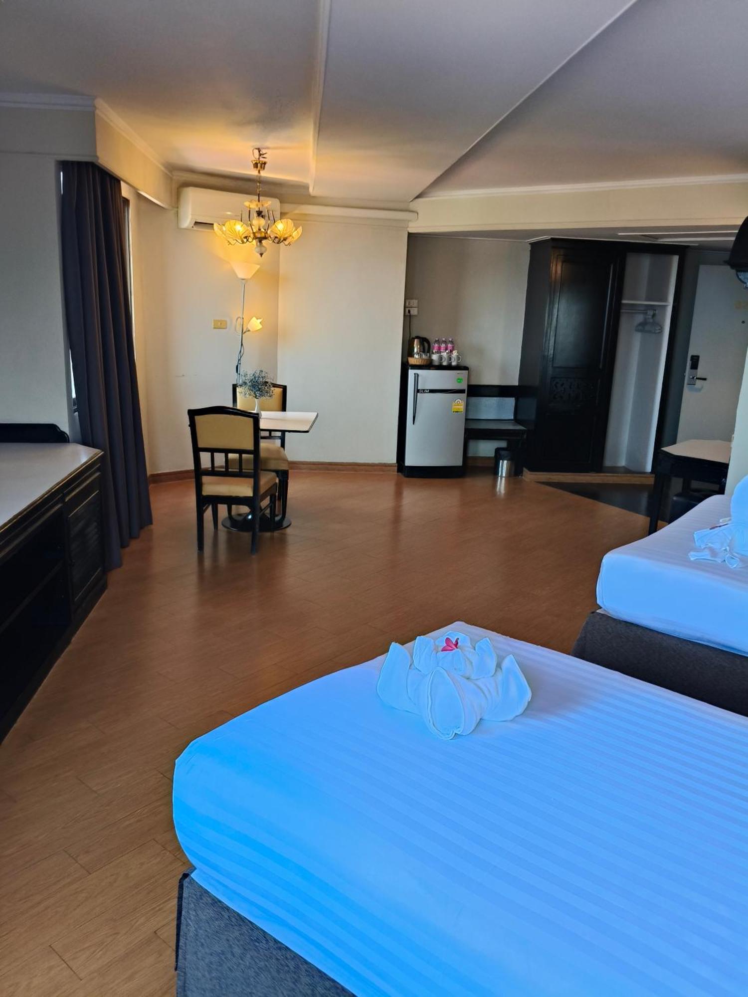 First Pacific Cirrus Otel Pattaya Oda fotoğraf