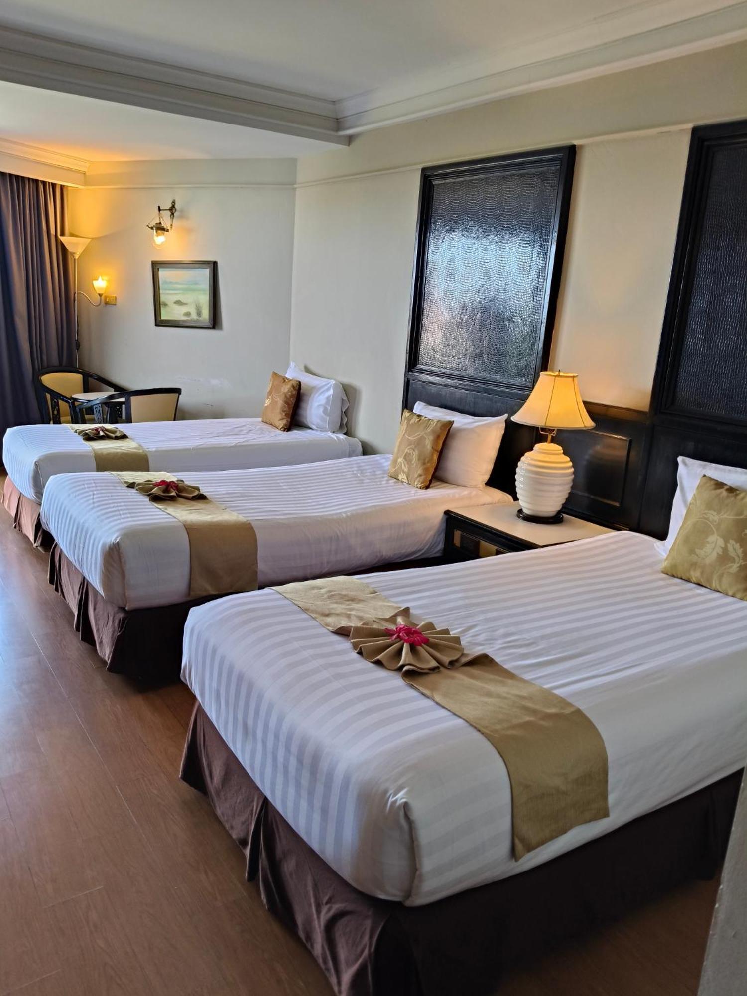 First Pacific Cirrus Otel Pattaya Dış mekan fotoğraf