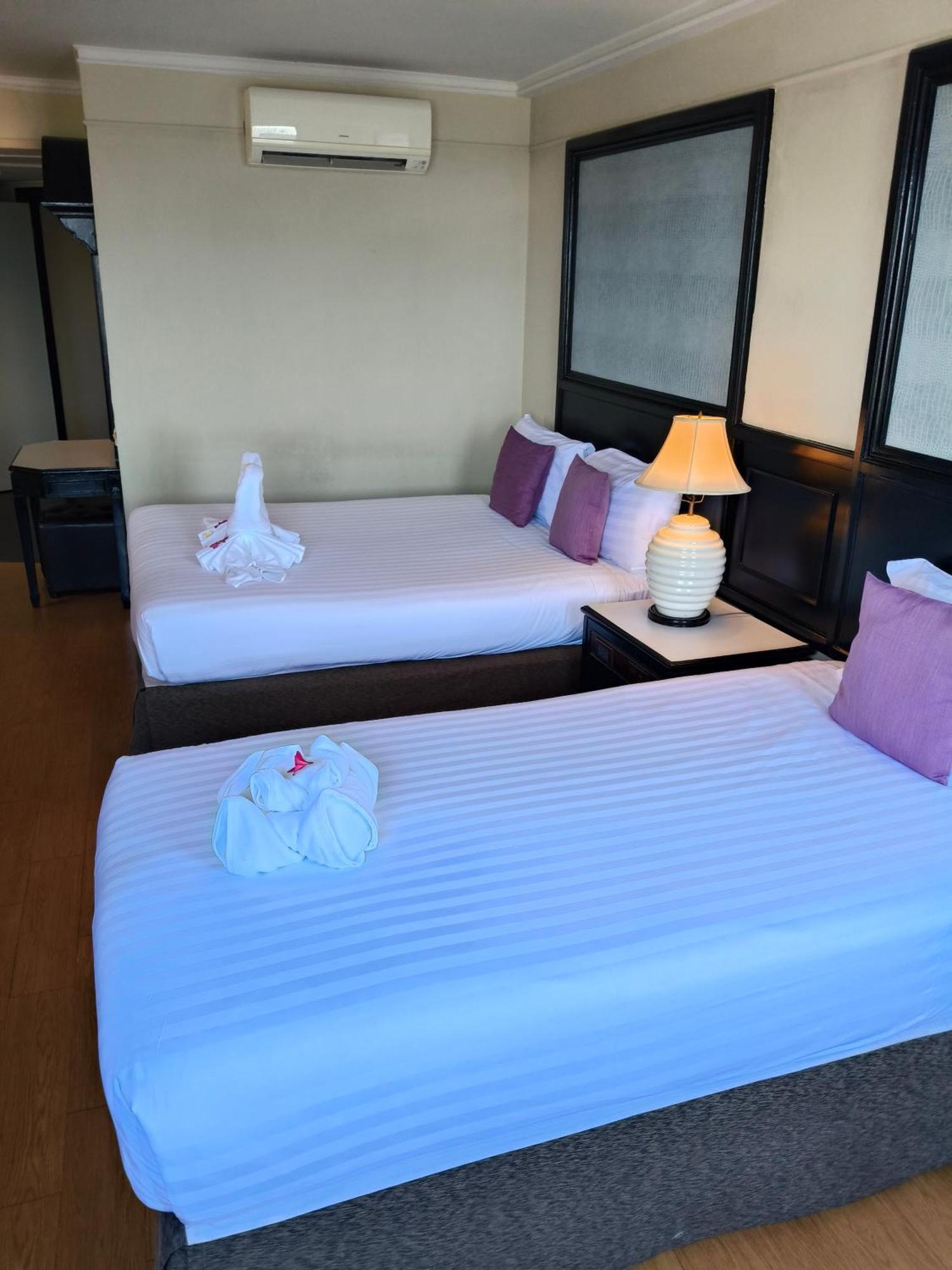 First Pacific Cirrus Otel Pattaya Oda fotoğraf