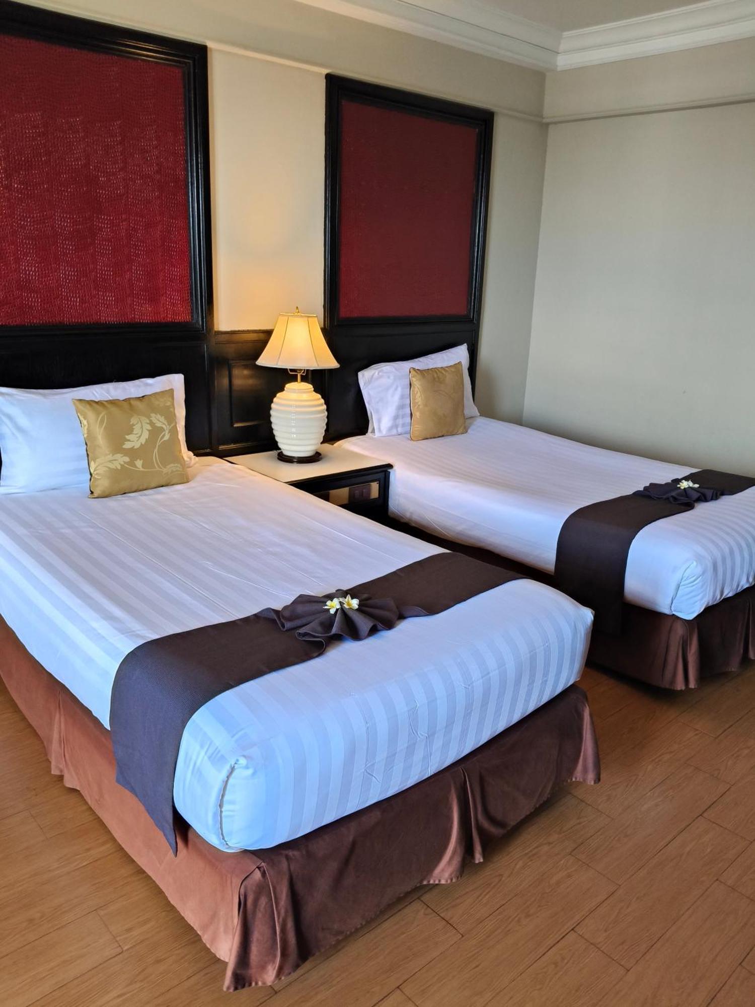 First Pacific Cirrus Otel Pattaya Dış mekan fotoğraf
