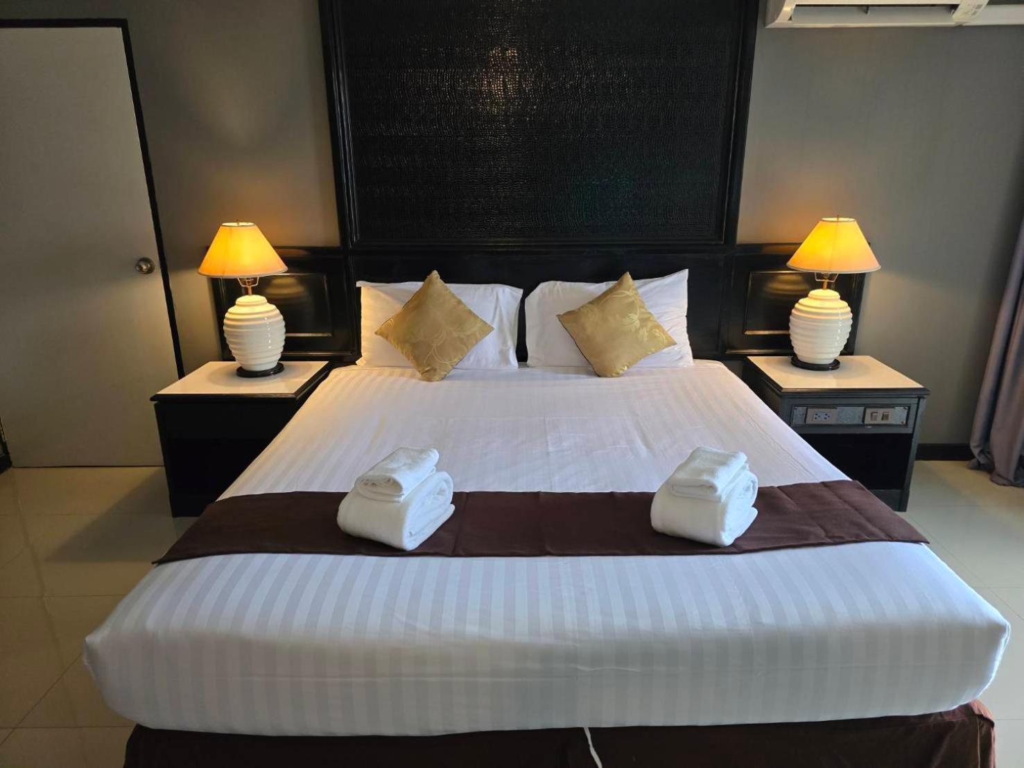 First Pacific Cirrus Otel Pattaya Dış mekan fotoğraf