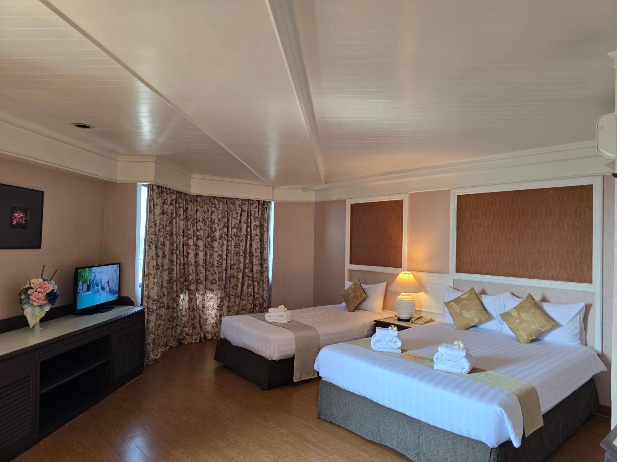 First Pacific Cirrus Otel Pattaya Dış mekan fotoğraf